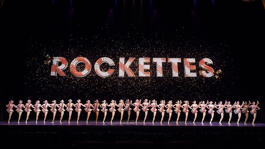 Actuación de las bailarinas, las "rockettes" - escuchar ahora