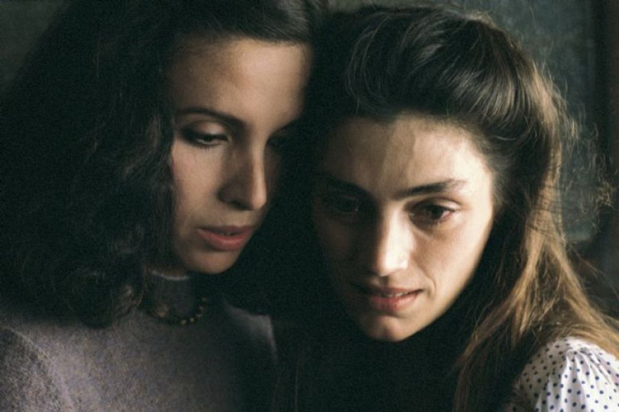 Ana Belén y Angela Molina en 'Demonios en el jardín' (1982)