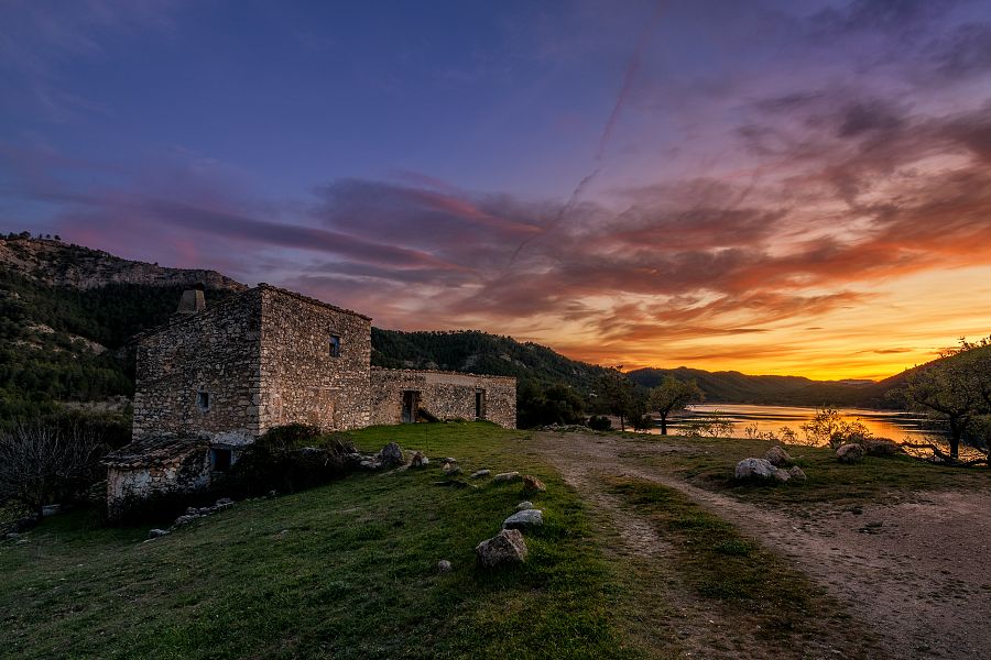 El pantano de La Pena está situado en la comarca de Beceite