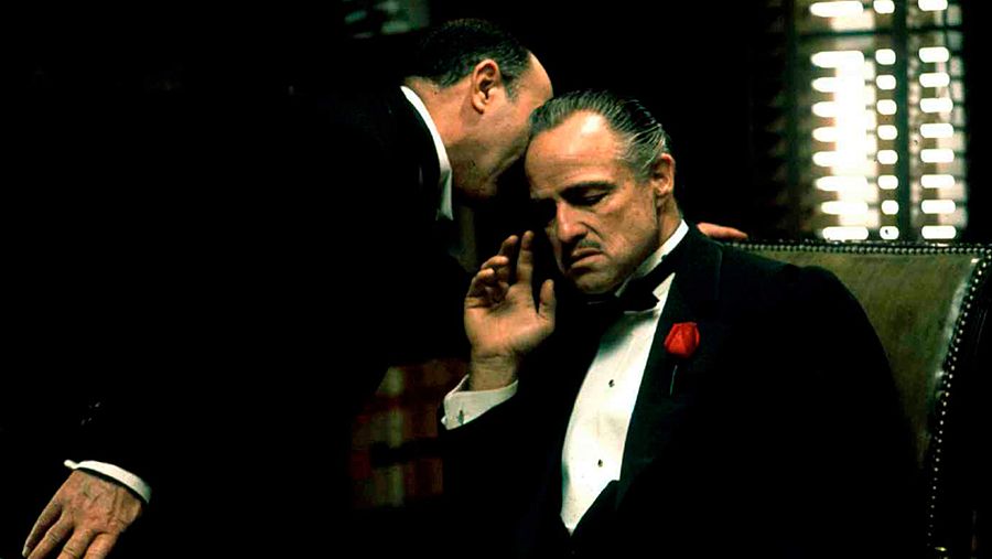 Marlon Brando en una de las escenas míticas de "El Padrino"
