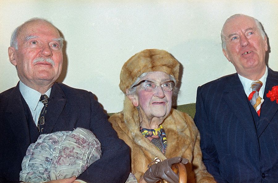 Agatha Christie con Max Mallowan y Peter Saunders