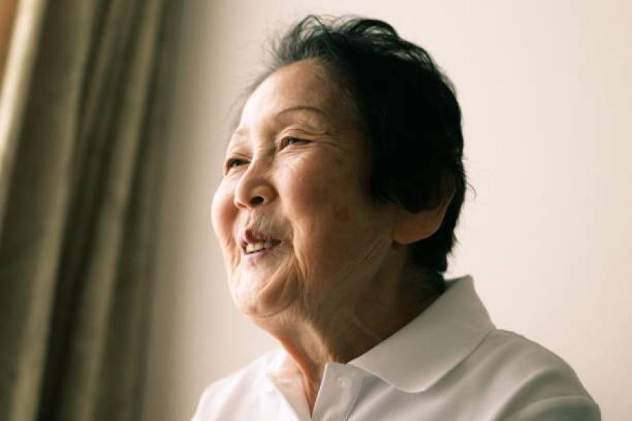 Ser gran com aquesta àvia, amb qualitat de vida, poder caminar i somriure, recordant tants moments viscuts: l'alimentació és en gran part la que fa més longeus els habitants d'Okinawa