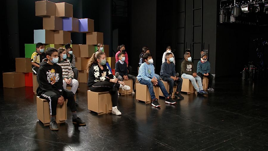 'Aprendemos en Clan. El debate' - Alumnas y alumnos de la Escola Joaquim Ruyra de L'Hospitalet (Barcelona)