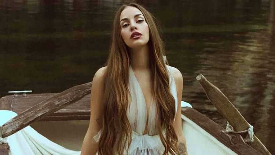 Fotograma del videoclip de "Ela", canción de Chipre para Eurovisión 2022