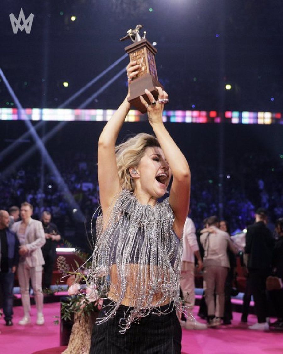 Cornelia Jakobs gana el 'Melodifestivalen' de Suecia con "Hold me closer"