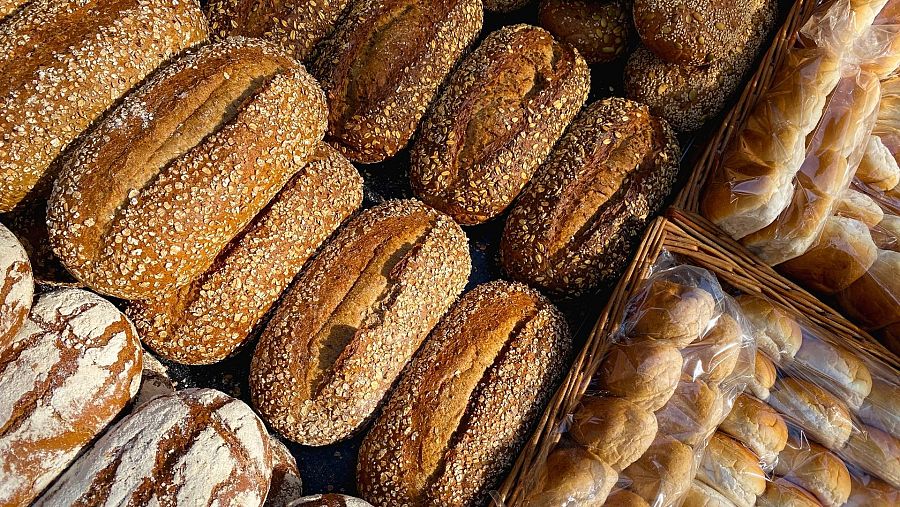 Diferentes tipos de productos de panadería en el mercado