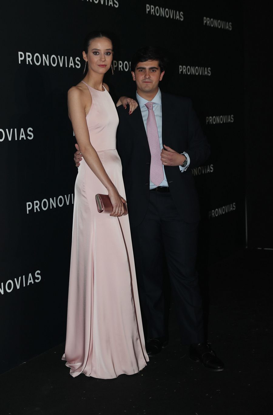 Victoria Federica y Jorge Bárcenas posan en la Barcelona Bridal Fashion Week