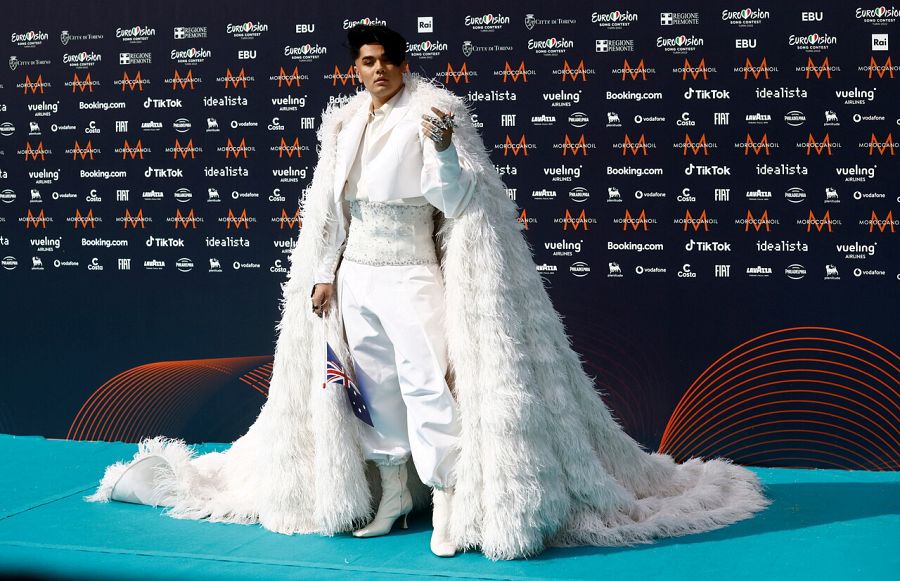 Sheldon Riley representa a Australia en Eurovisión 2022 y sus estilismos son siempre muy comentados. Es un miembro comprometido del movimiento LGTBIQ+ y pretende darle visibilidad durante su participación en el festival