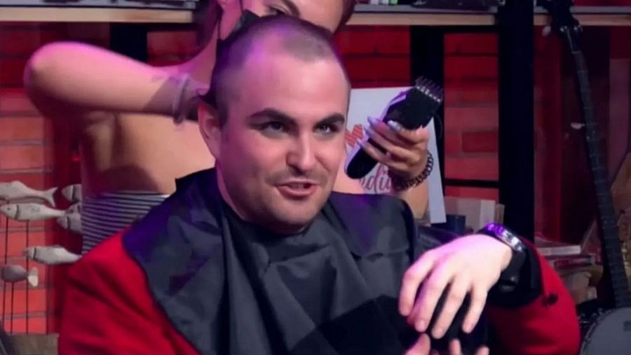Fede Arias se rapó en directo en 'Eurodramas y comedias'