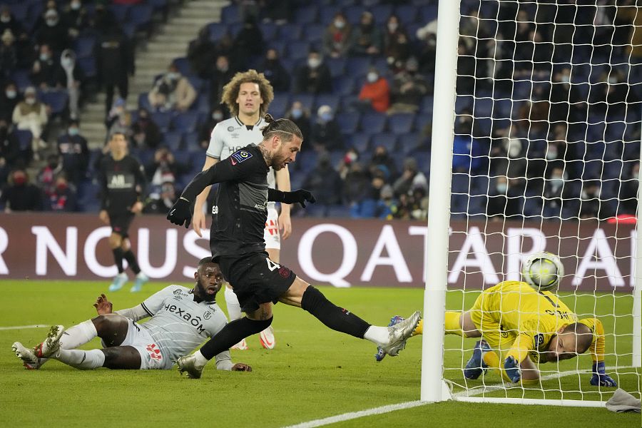 Sergio Ramos en un partido con el PSG