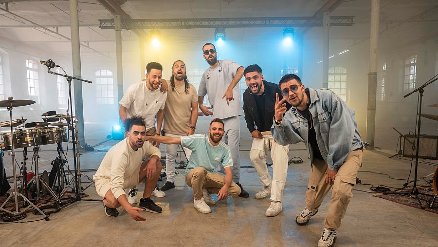 Foto de família de tot el grup La Sra. Tomasa a 'Efecte Collins'
