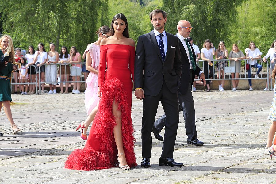 Marta Lozano y su futuro marido Lorenzo Remohí en la boda de María Pombo