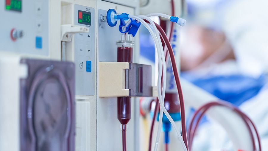 Bolsa de sangre recien estraída de una persona