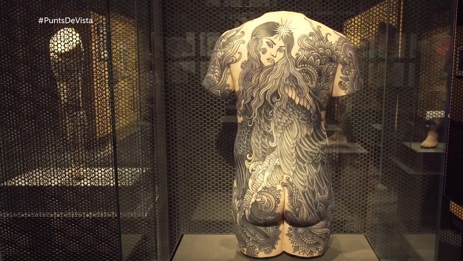 Cos de silicona tatuat a l'exposició 'Tattoo. Art sobre la pell'