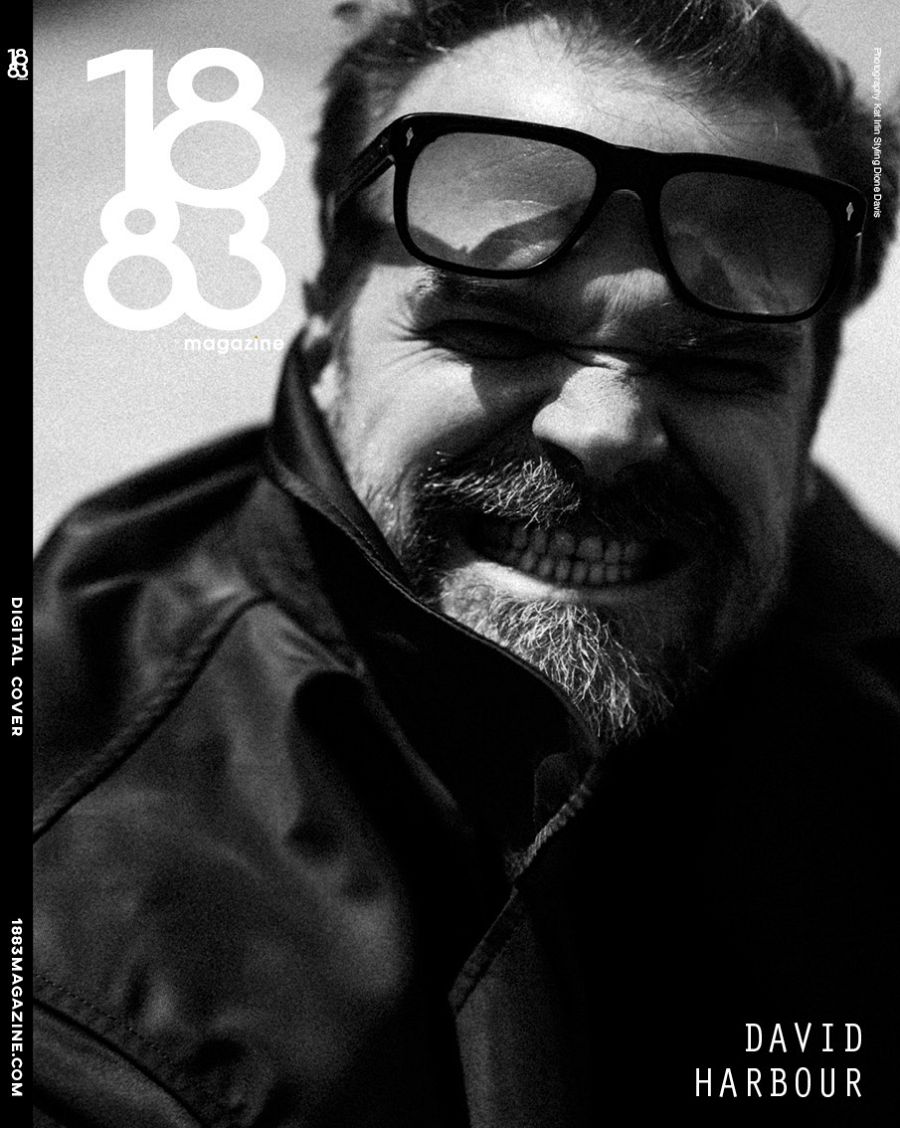 Posado del actor David Harbour
