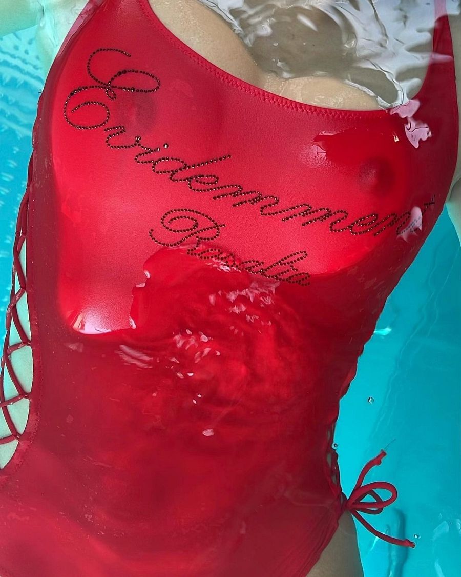 El bañador de Rosalía que causa furor en Twitter
