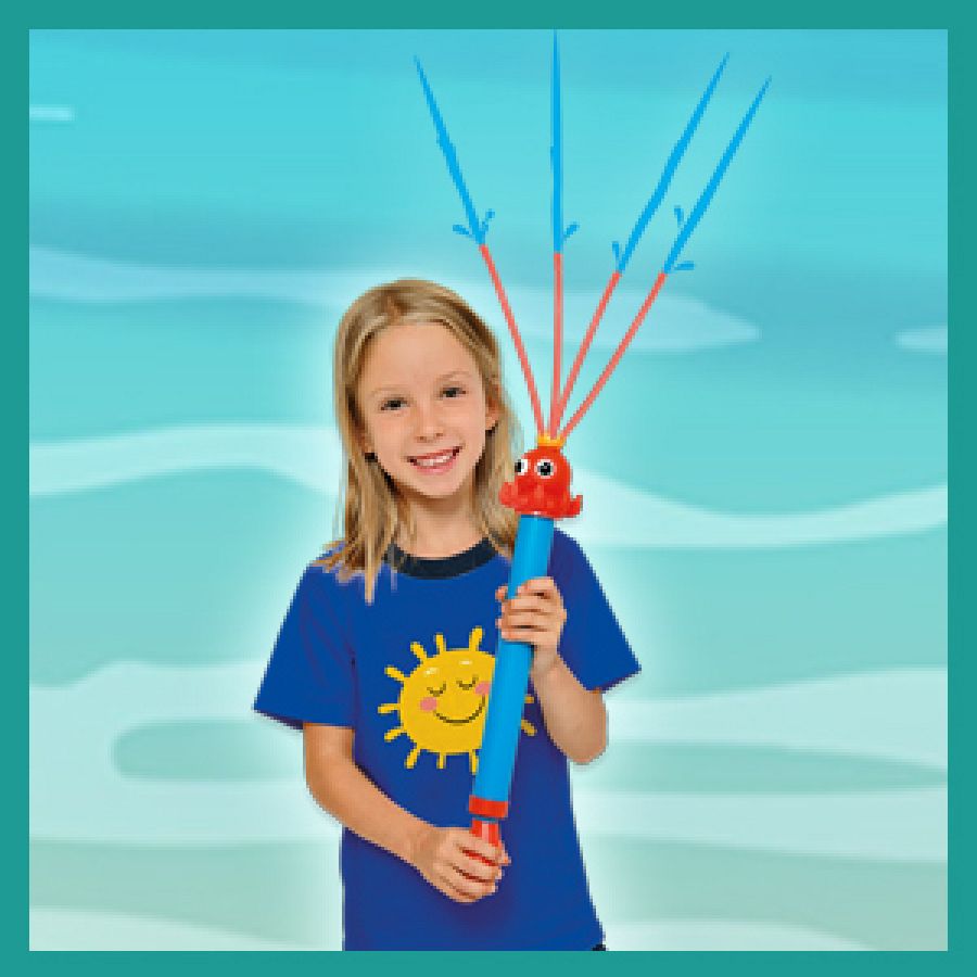 Revista Clan Agosto 2022 - Niña con regalo pulpo lanzachorros