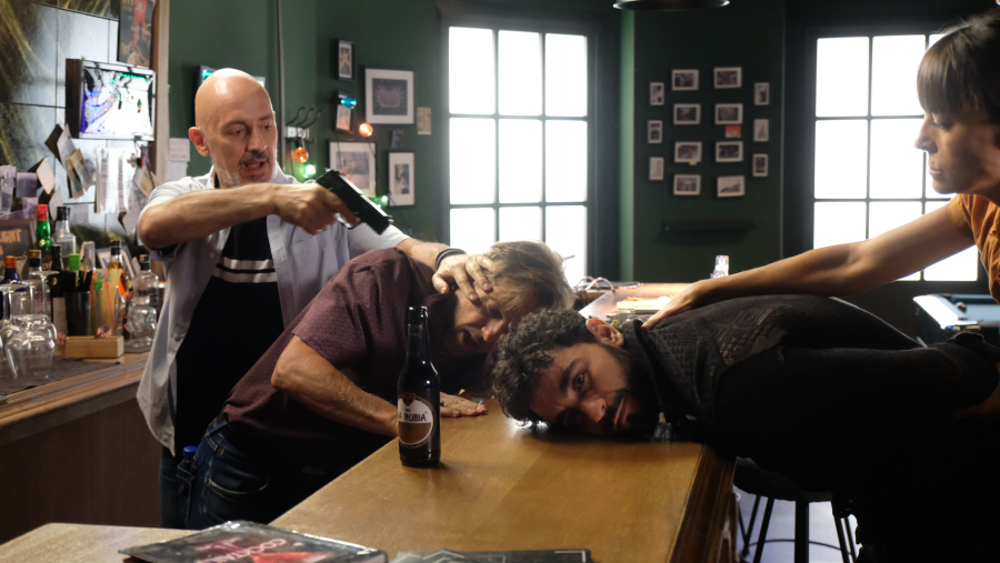 César Mateo en una escena de 'Servir y proteger'