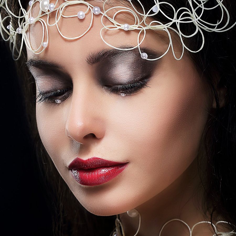 Las propuestas más innovadoras nos muestran toques de pedrería en los ojos para darle un look más sofisticado