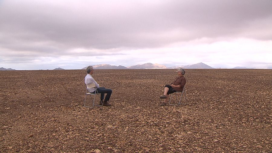 Marisol Soto con el biólogo Juan Miguel Torres en las llanuras de Los Tableros
