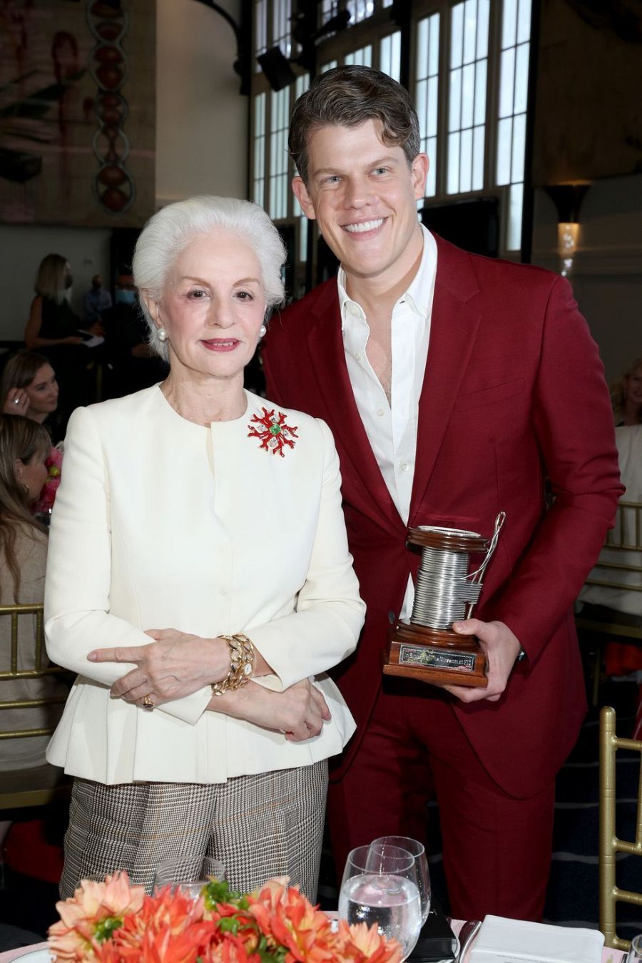 El diseñador Wes Gordon con Carolina Herrera