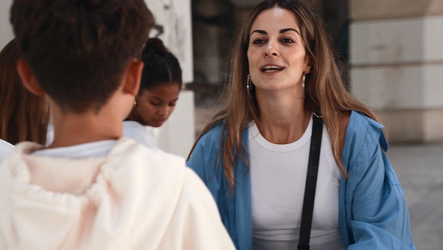 La coreógrafa Vicky Gómez durante el videoclip de "Señorita" de Carlos Higes