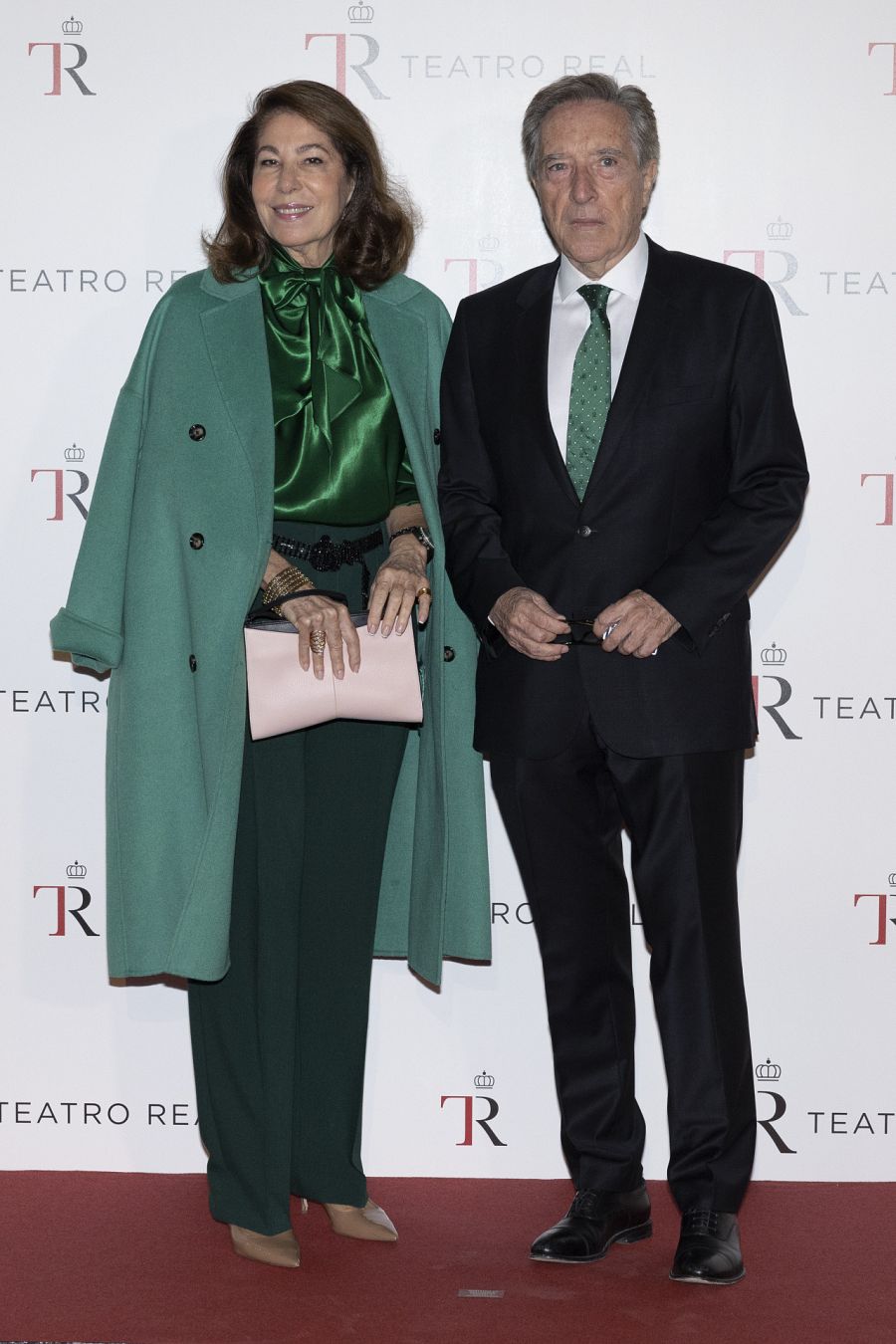 Iñaki Gabilondo y Lola Carretero en el photocall del estreno de la ópera "Aida" en Madrid