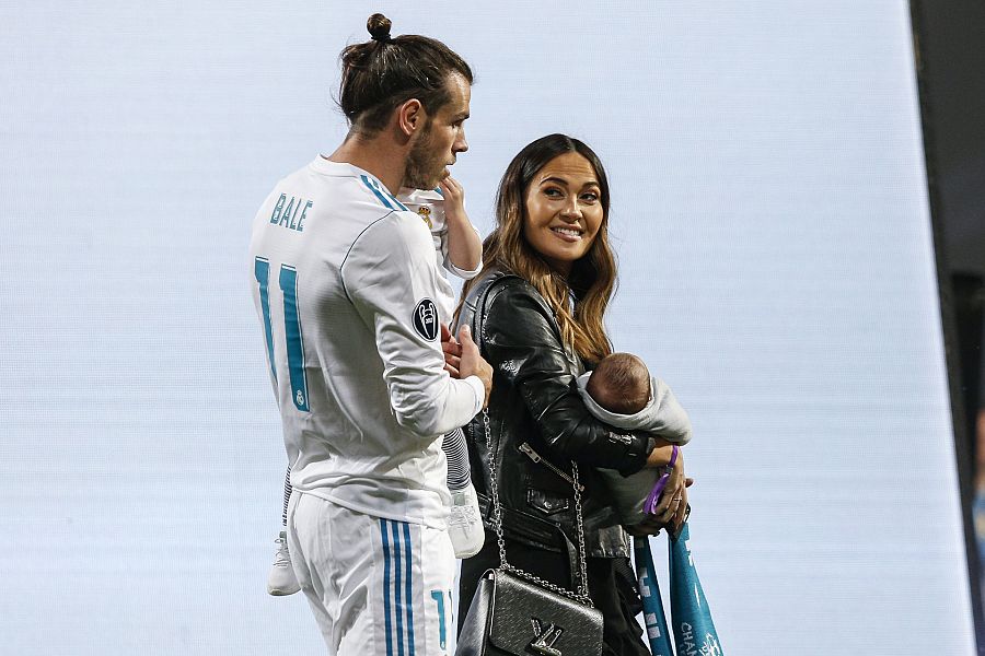 Emma Ryhn-Jones y Gareth Bale junto a sus hijos