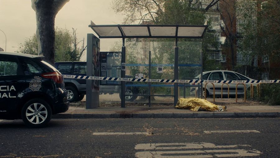 Fotograma de la serie original de RTVE Play 'El Asesino de la baraja'