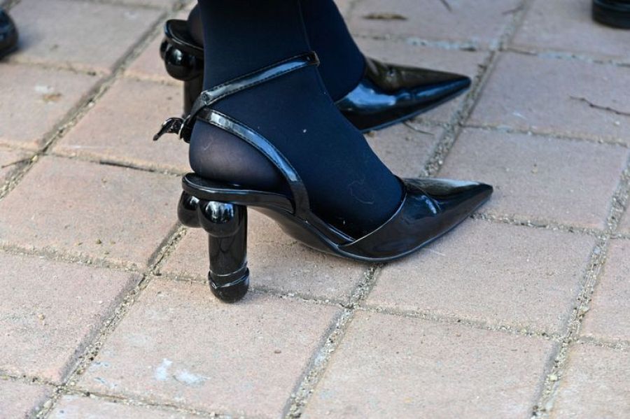 Zapatos de tacón en forma de pene de María Forqué