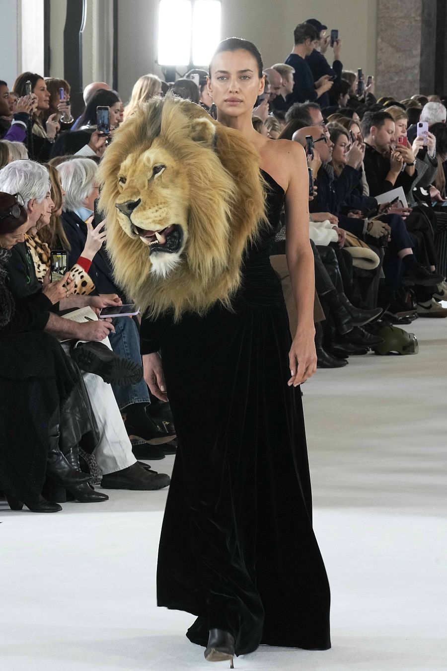 Irina Shayk en el desfile de Schiaparelli