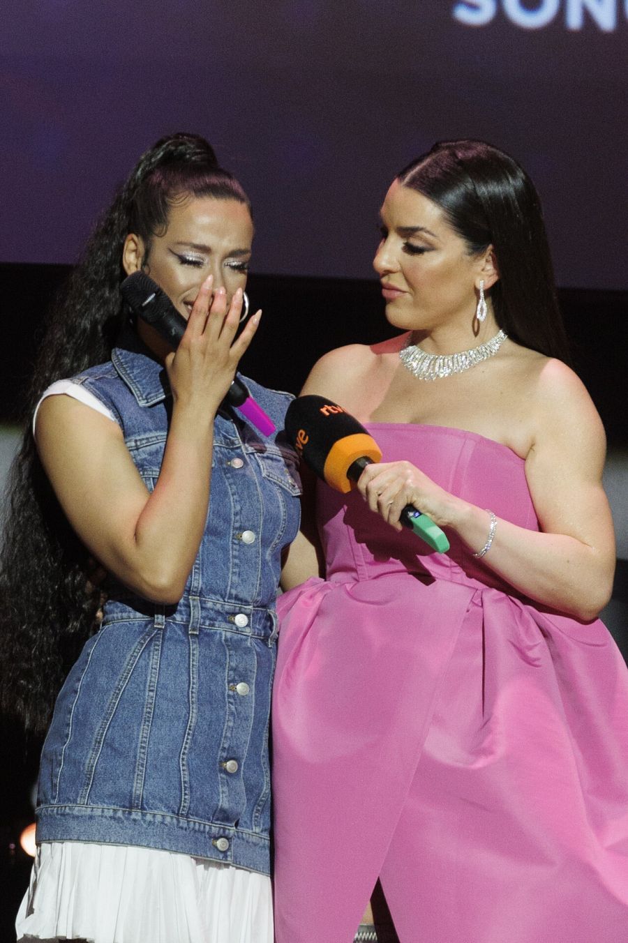 Chanel y Ruth Lorenzo en su despedida antes de Eurovisión