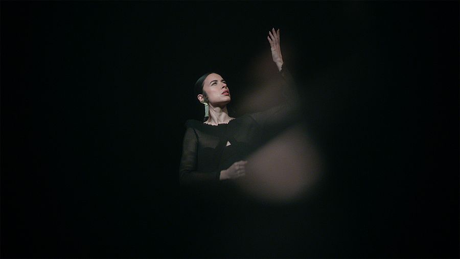 Blanca Paloma en el videoclip de "Eaea"