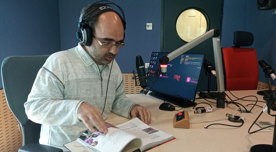 El periodista y escritor Jordi Picatoste, autor del libro "El Efecto Tarantino", en los estudios de RNE