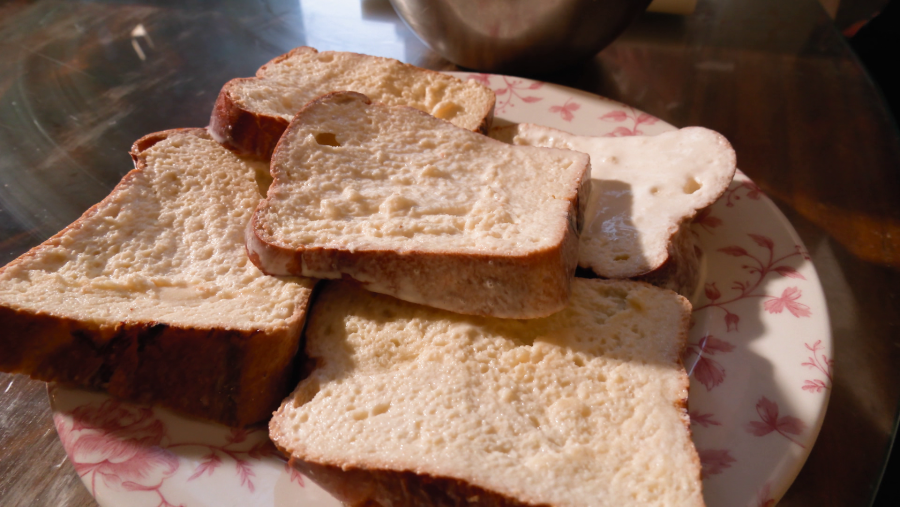 Baña las torrijas