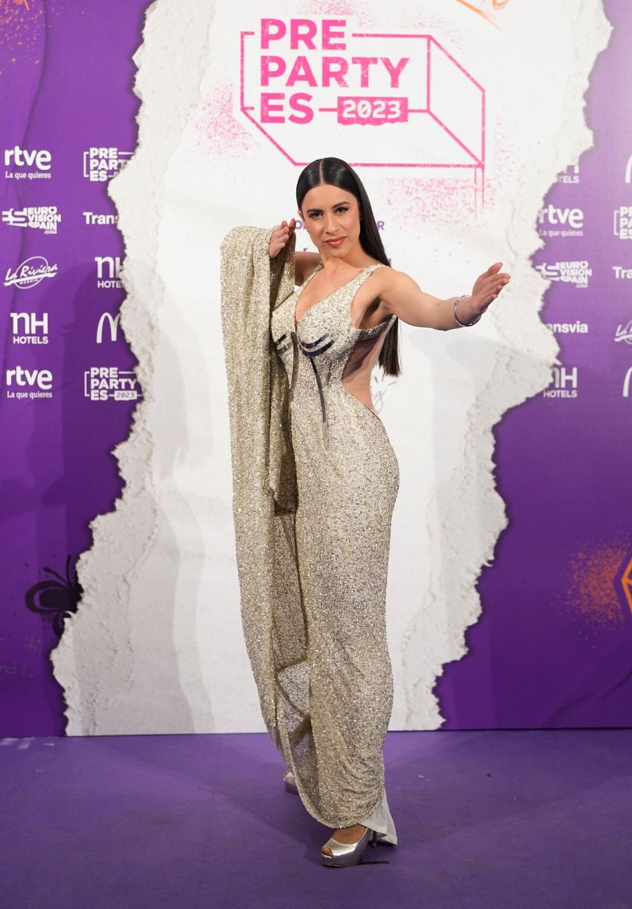 Blanca Paloma deslumbra en la alfombra morada de la PrePartyES 2023