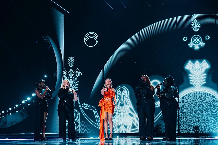 Monika Linkyte en el primer ensayo de "Stay"