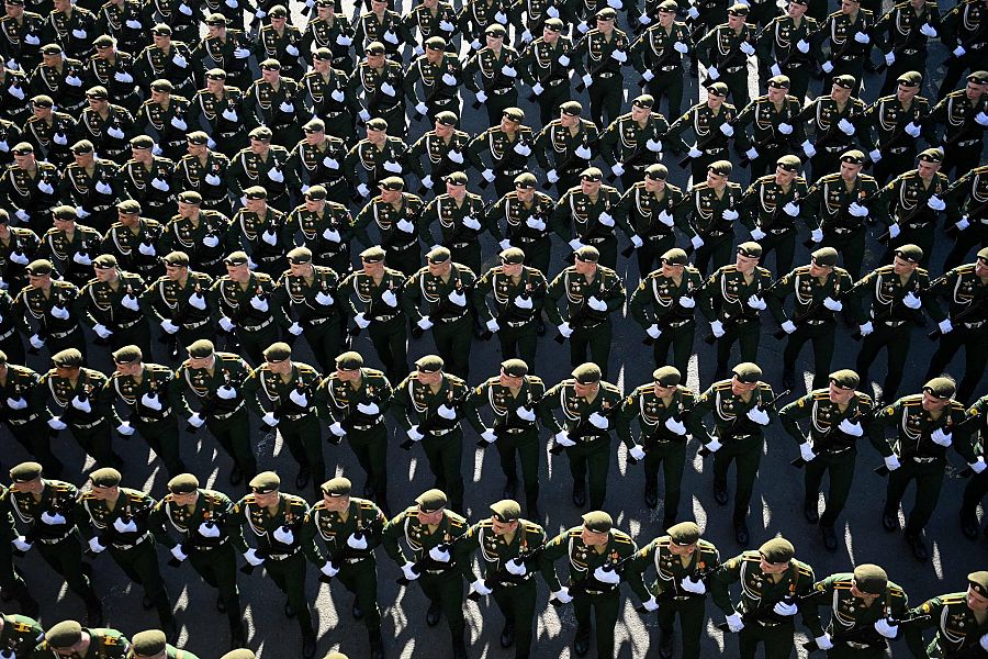 Soldados en el desfile del Día de la Victoria en Moscú (foto: Kirill KUDRYAVTSEV / AFP).