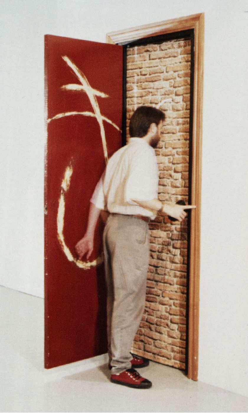 Puerta de Brandenburgo (de la serie de instalaciones escultóricas Diálogo para muros, 1990)
