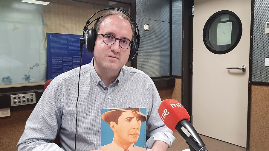 El filólogo Manuel Guerrero, autor del libro "Carlos Gardel en España"