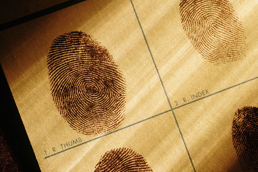 No fue hasta el siglo XIX cuando el estudio de las huellas empezó a utilizarse en las investigaciones policiales
