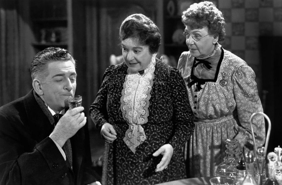 'Arsénico por compasión': la película más macabra, hilarante y alocada de Gary Grant