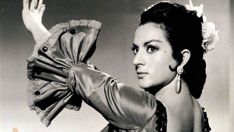 Lola Flores durante una actuación