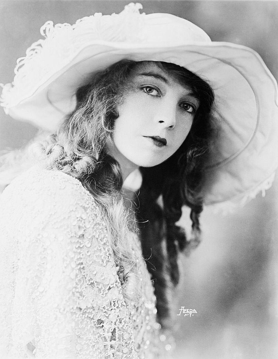 Lillian Gish debutó en el cine con 12 años, junto a su hermana Dorothy