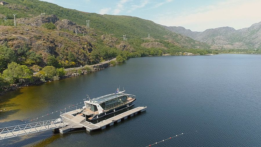 Primer catamarán eólico solar del mundo