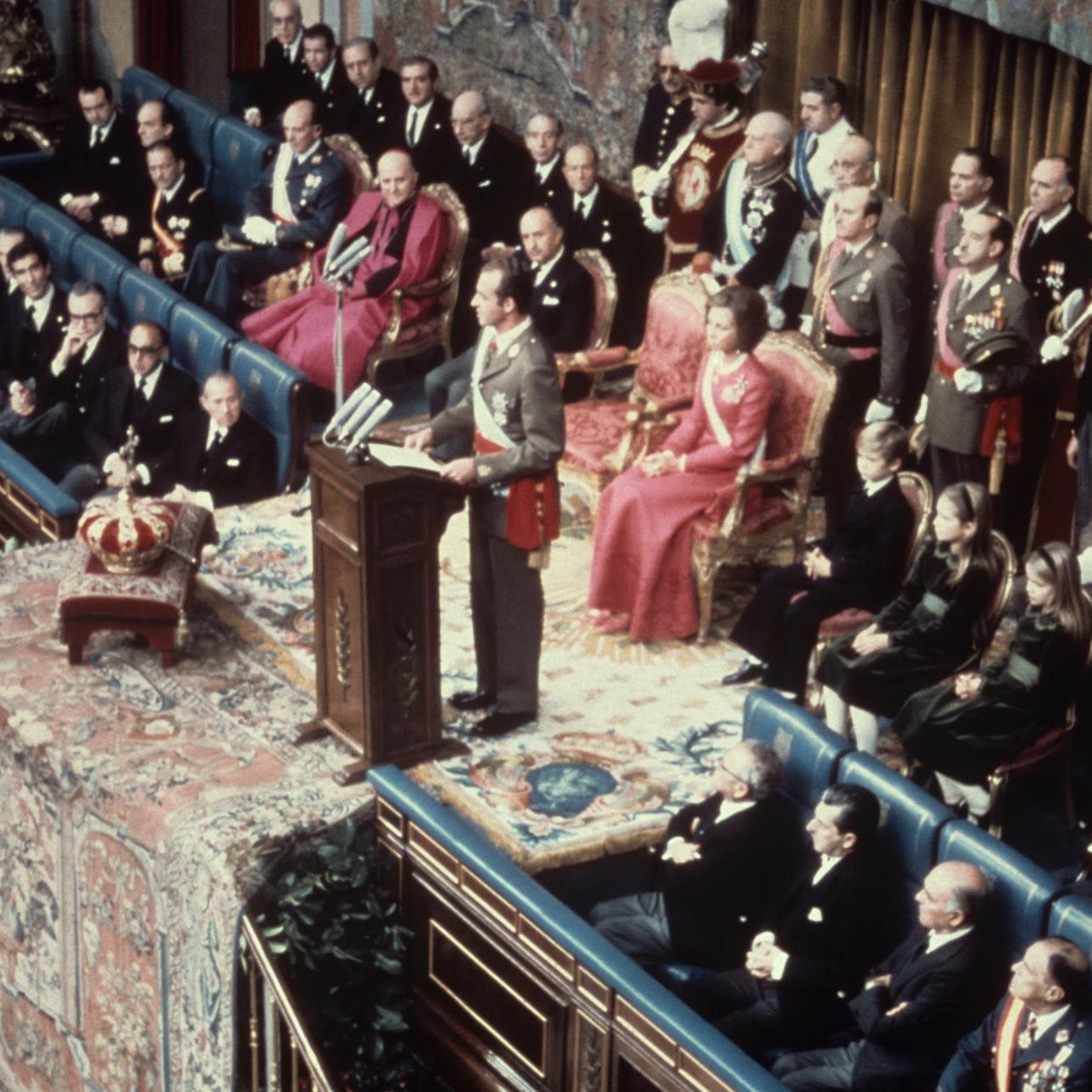 Crónica de España - 1975: Juan Carlos de Borbón es proclamado rey