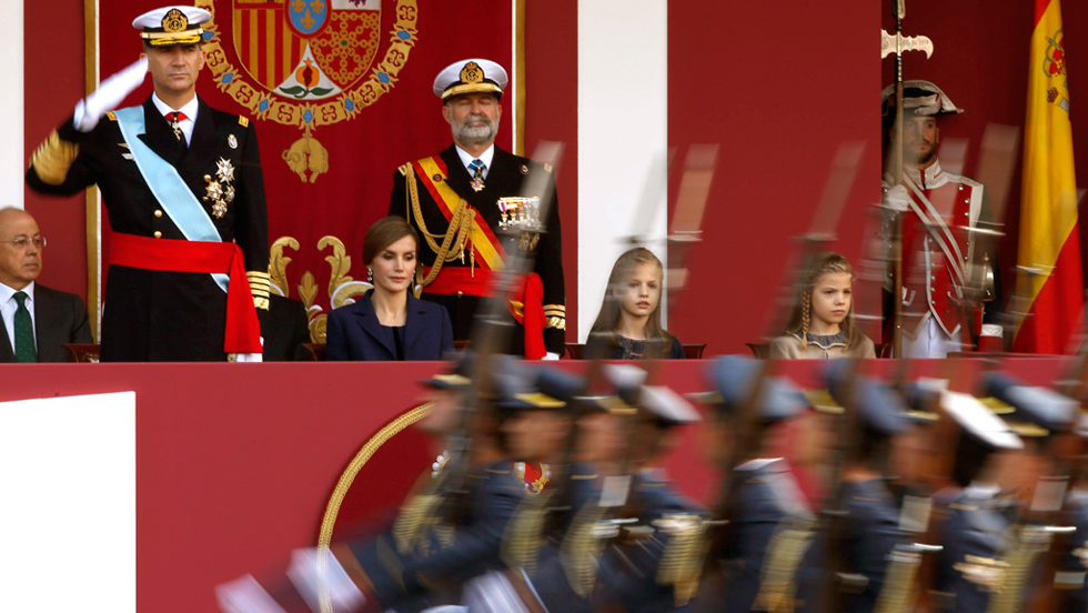 El rey felipe vi preside el último desfile de la fiesta nacional de la legislatura