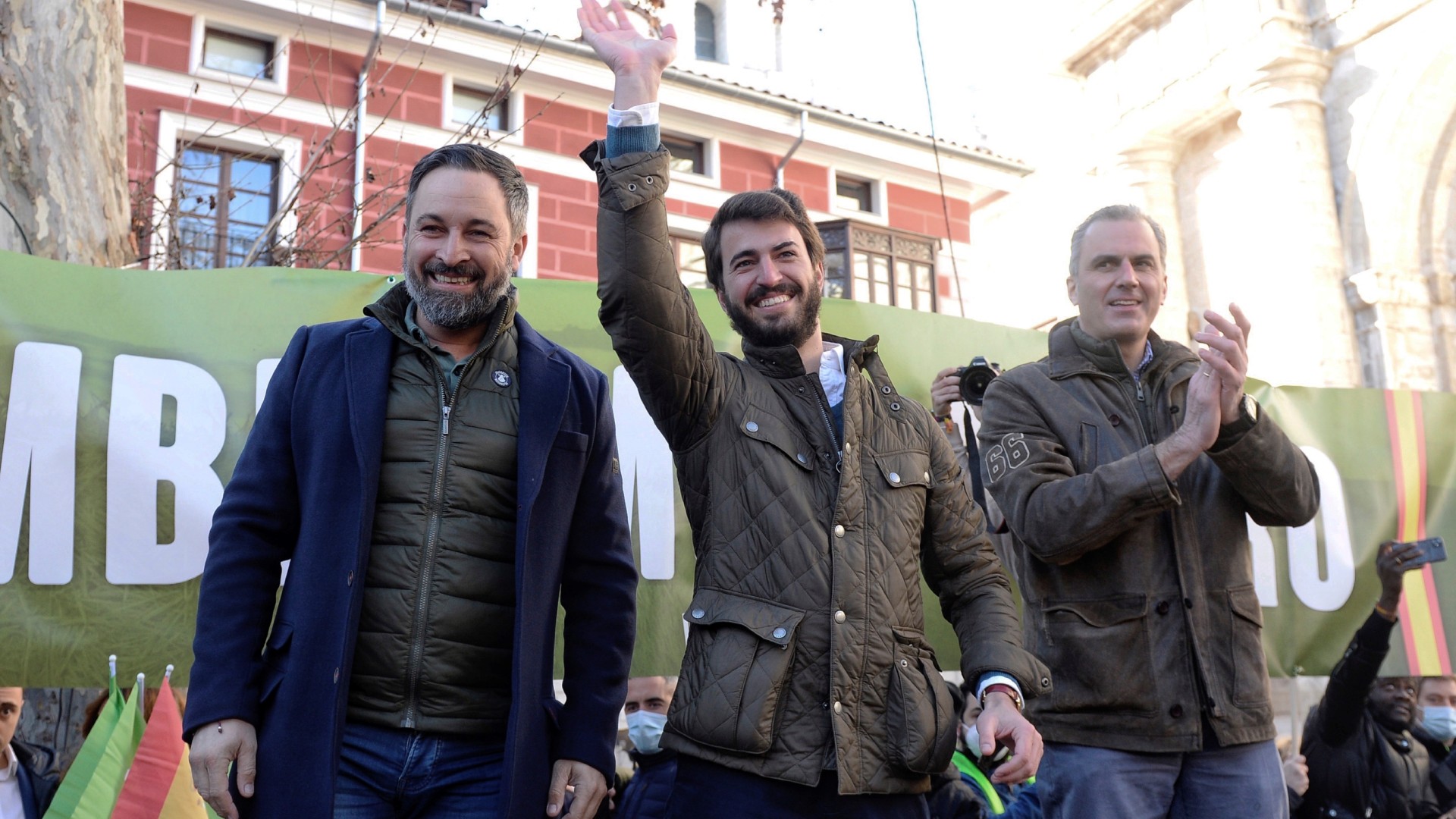 Abascal asegura que Vox no "regalará" sus votos al PP