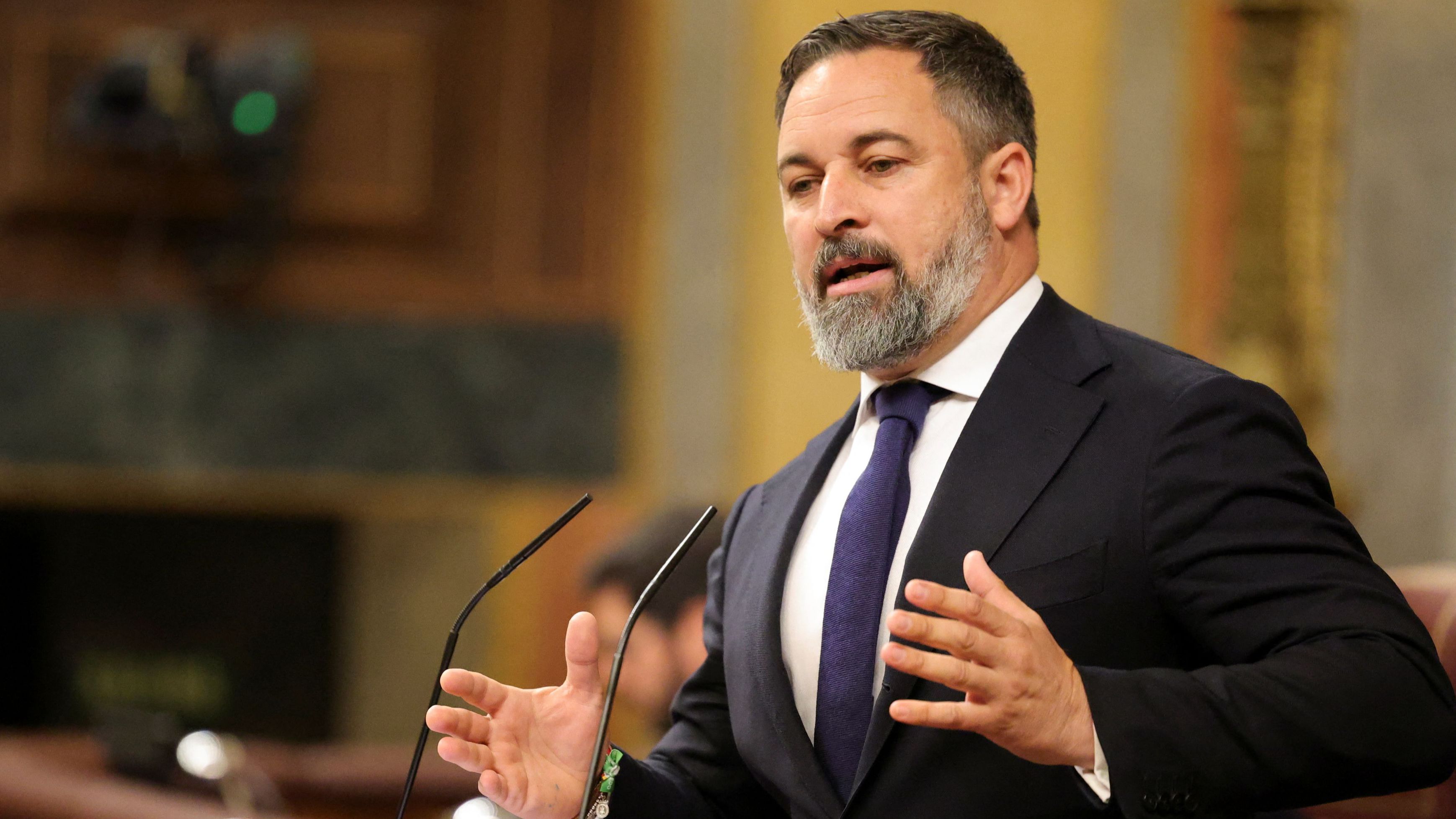 Abascal critica la gestión de Sánchez de la crisis con Milei