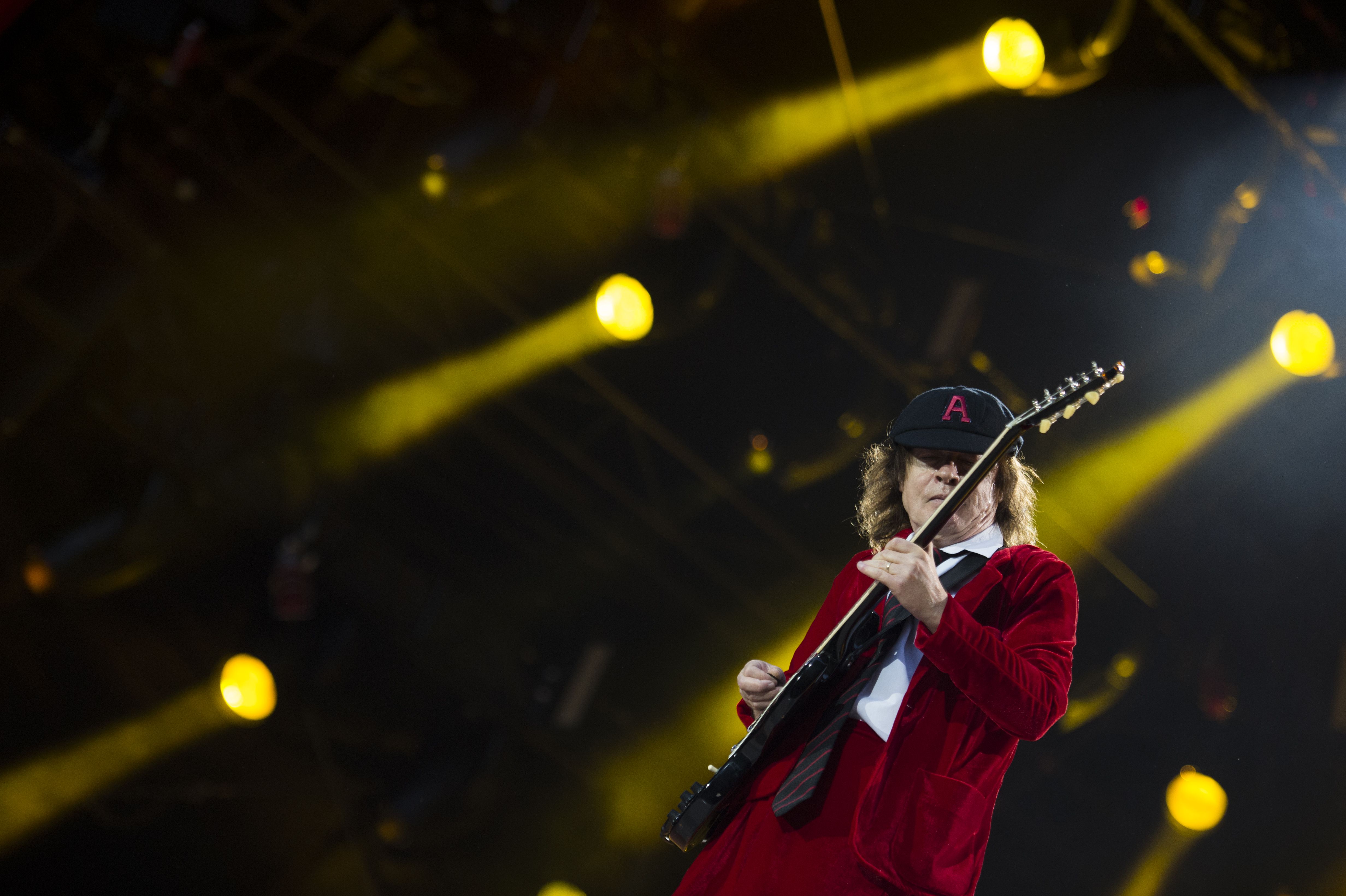 AC/DC llega a España con todo el papel vendido l RTVE